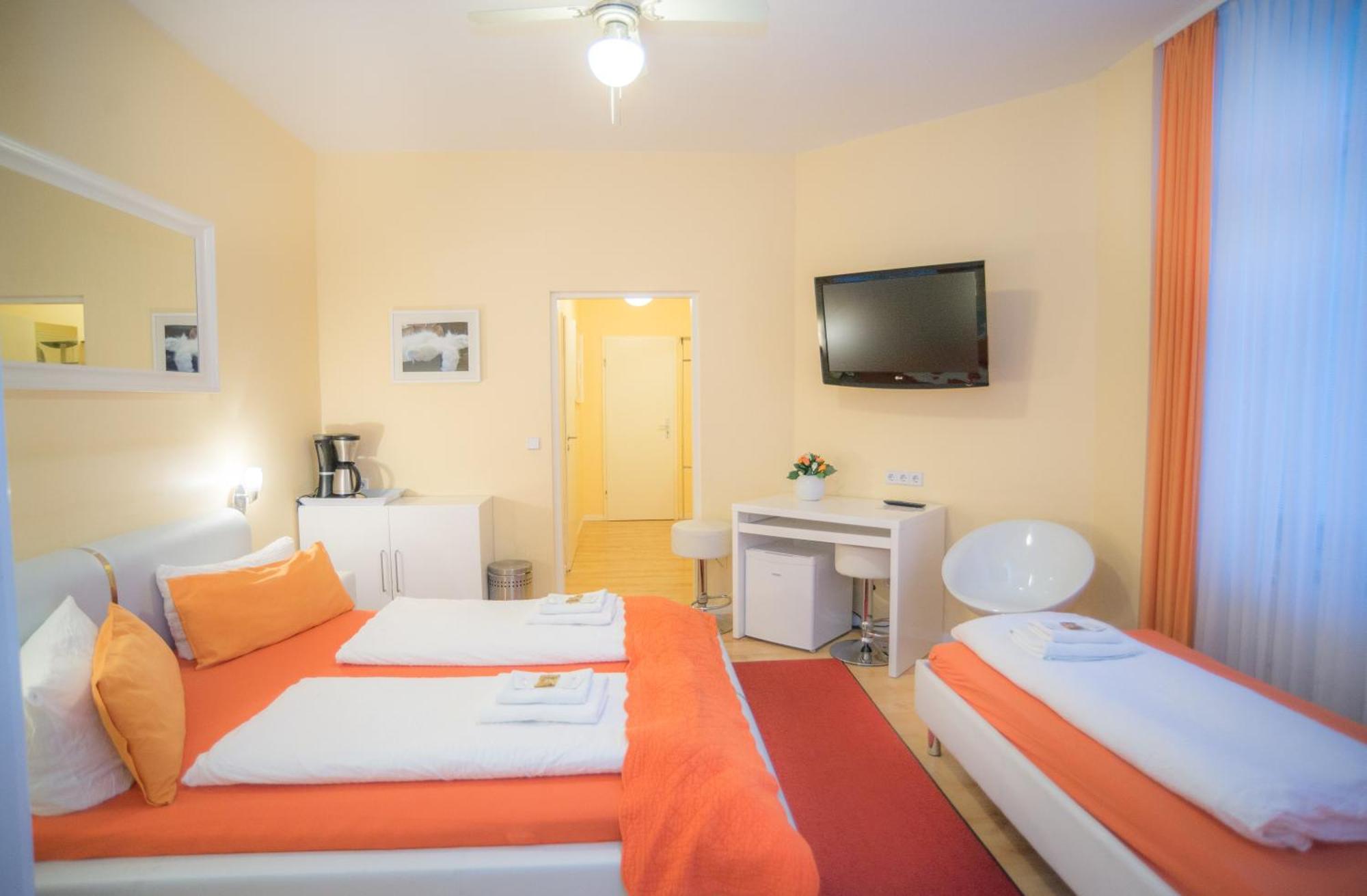 Two-Bedroom Suite,1337254442:JPEG