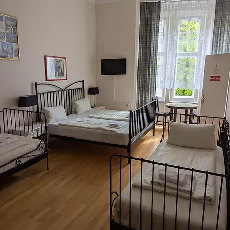 Hotel Pension Waizenegger am Kurfürstendamm-2
