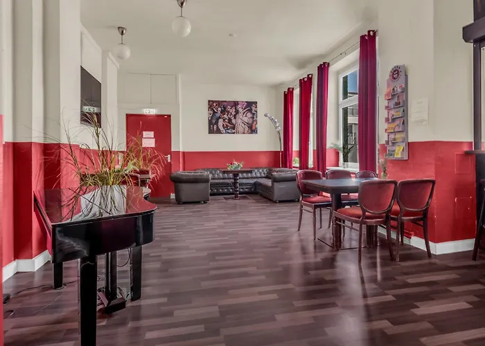 Hotel nahe College: Ballhaus Berlin Hostel